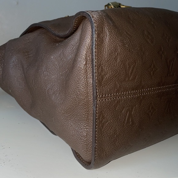 Louis Vuitton
Lumineuse Handbag Monogram Empreinte Leather PM - Picture 7 of 15